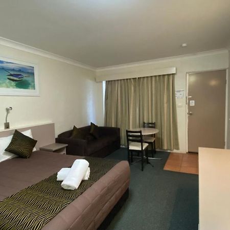 אינברוול Sapphire City Motor Inn מראה חיצוני תמונה