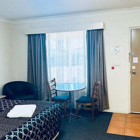 אינברוול Sapphire City Motor Inn מראה חיצוני תמונה