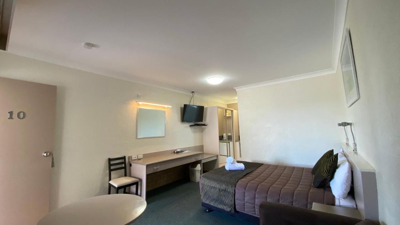 אינברוול Sapphire City Motor Inn מראה חיצוני תמונה