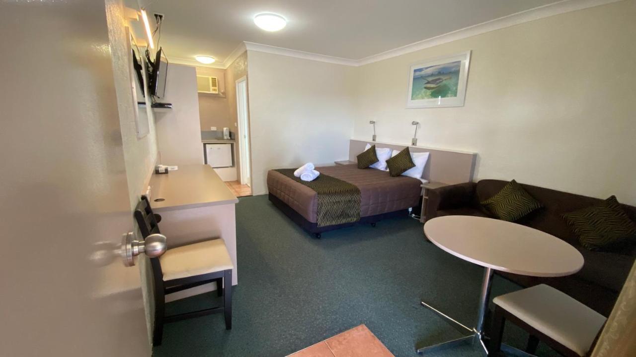 אינברוול Sapphire City Motor Inn מראה חיצוני תמונה