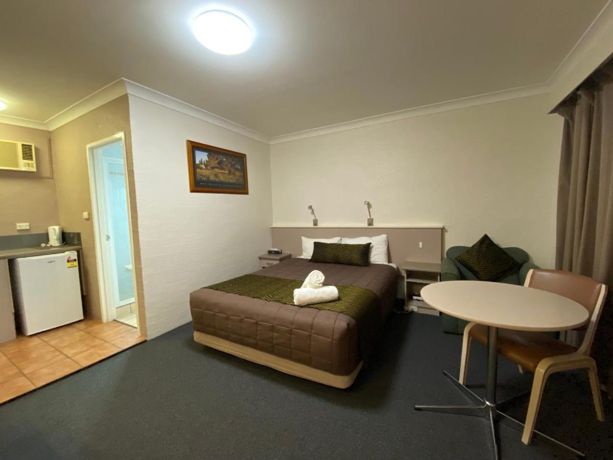 אינברוול Sapphire City Motor Inn מראה חיצוני תמונה