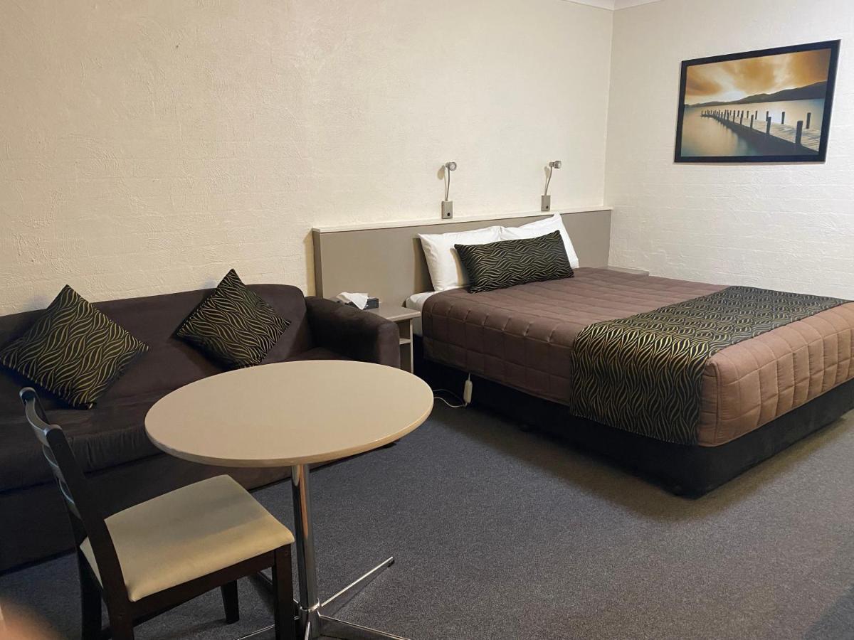 אינברוול Sapphire City Motor Inn מראה חיצוני תמונה