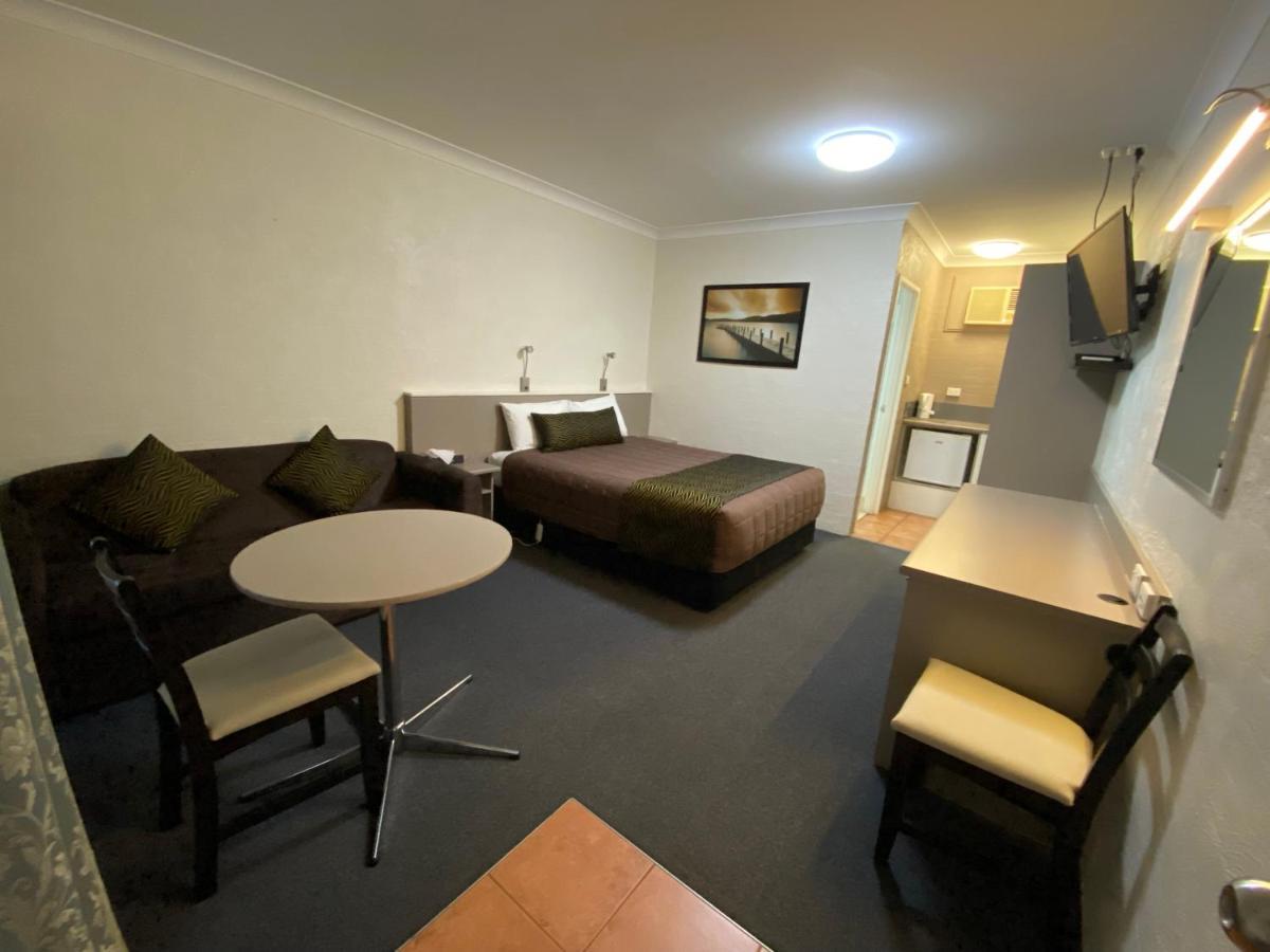אינברוול Sapphire City Motor Inn מראה חיצוני תמונה