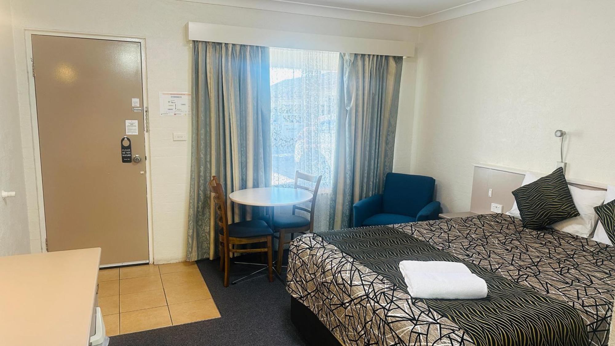 אינברוול Sapphire City Motor Inn מראה חיצוני תמונה
