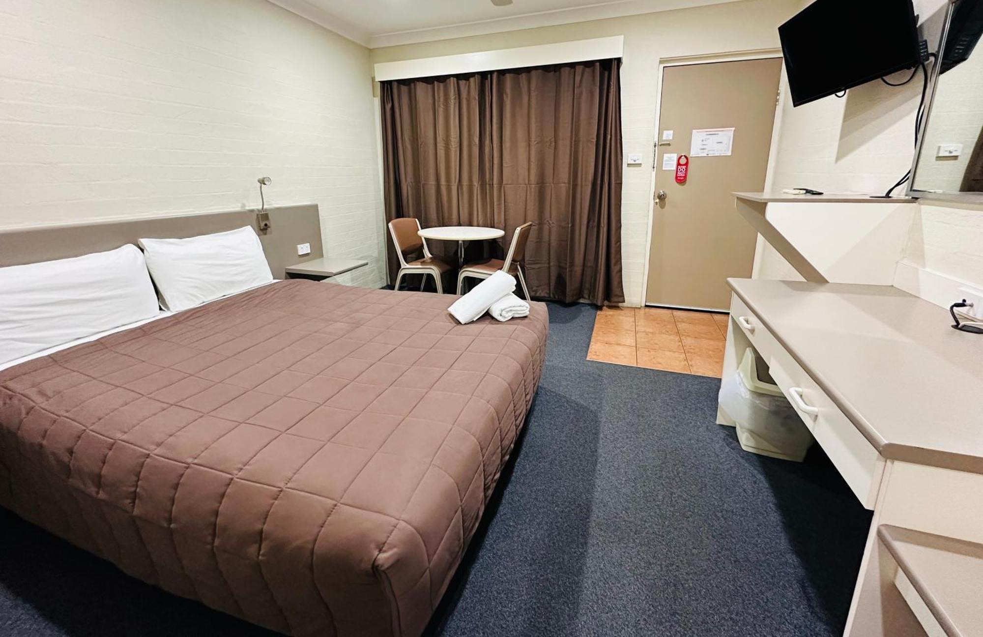 אינברוול Sapphire City Motor Inn מראה חיצוני תמונה