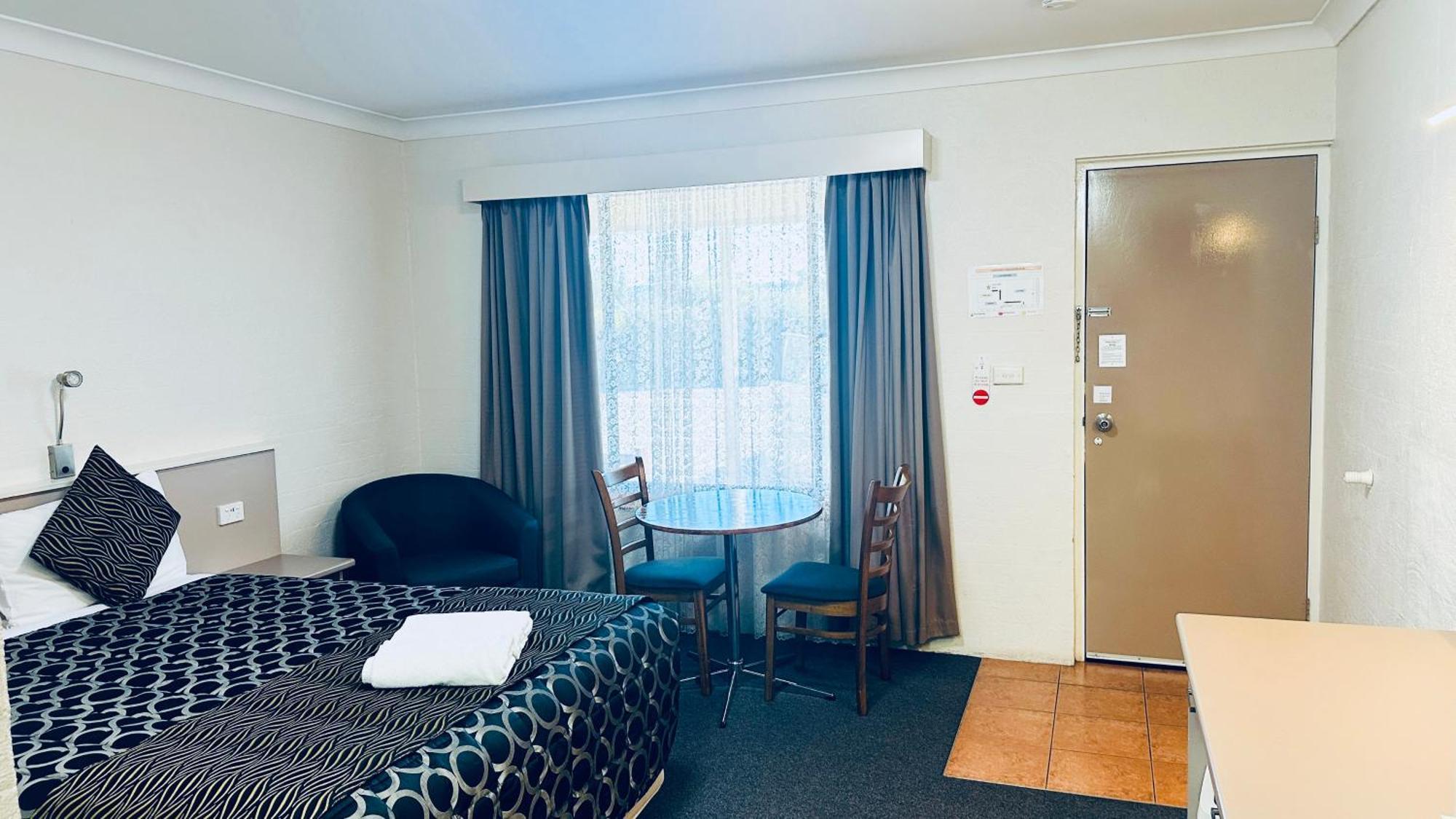 אינברוול Sapphire City Motor Inn מראה חיצוני תמונה