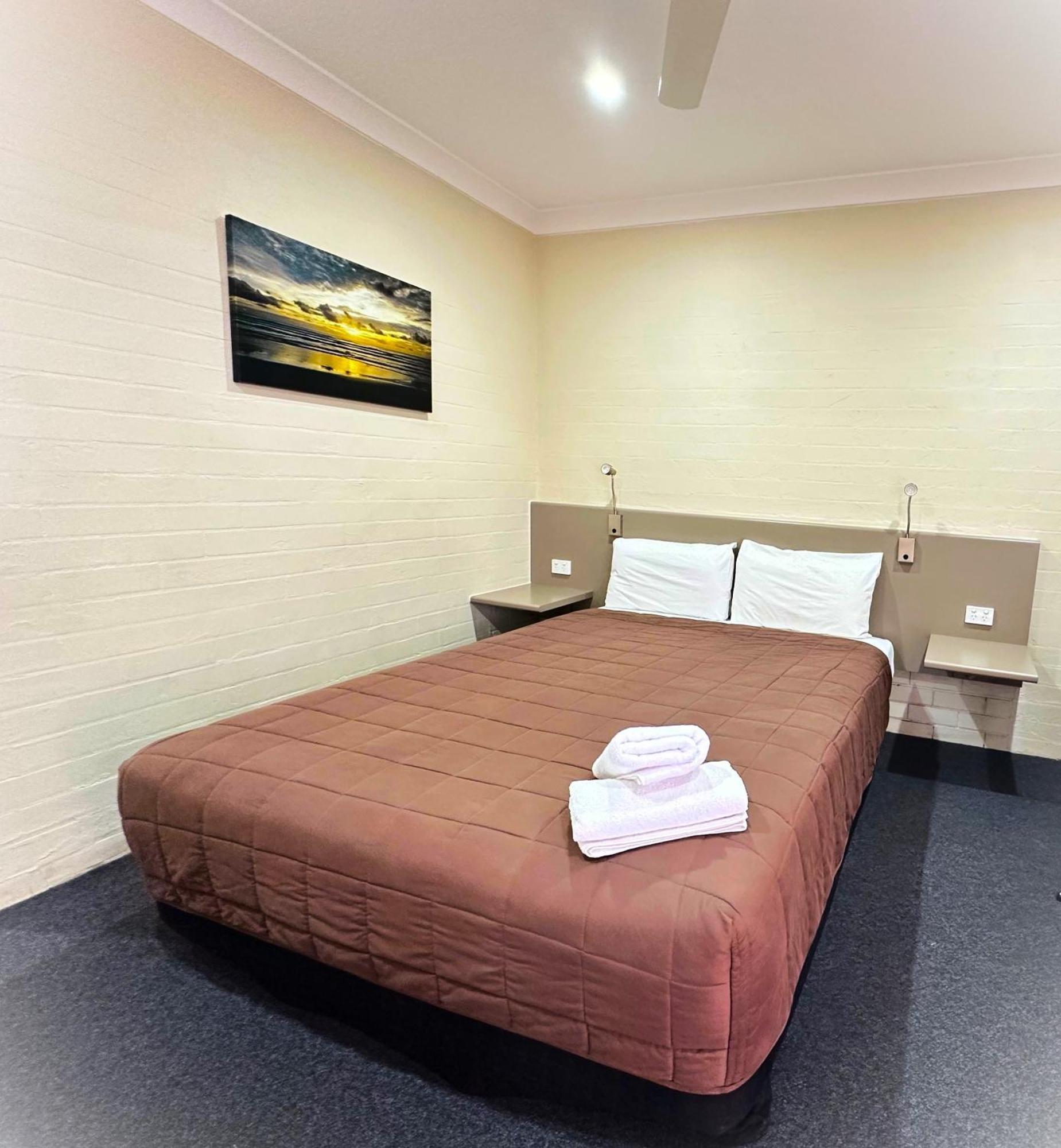 אינברוול Sapphire City Motor Inn מראה חיצוני תמונה