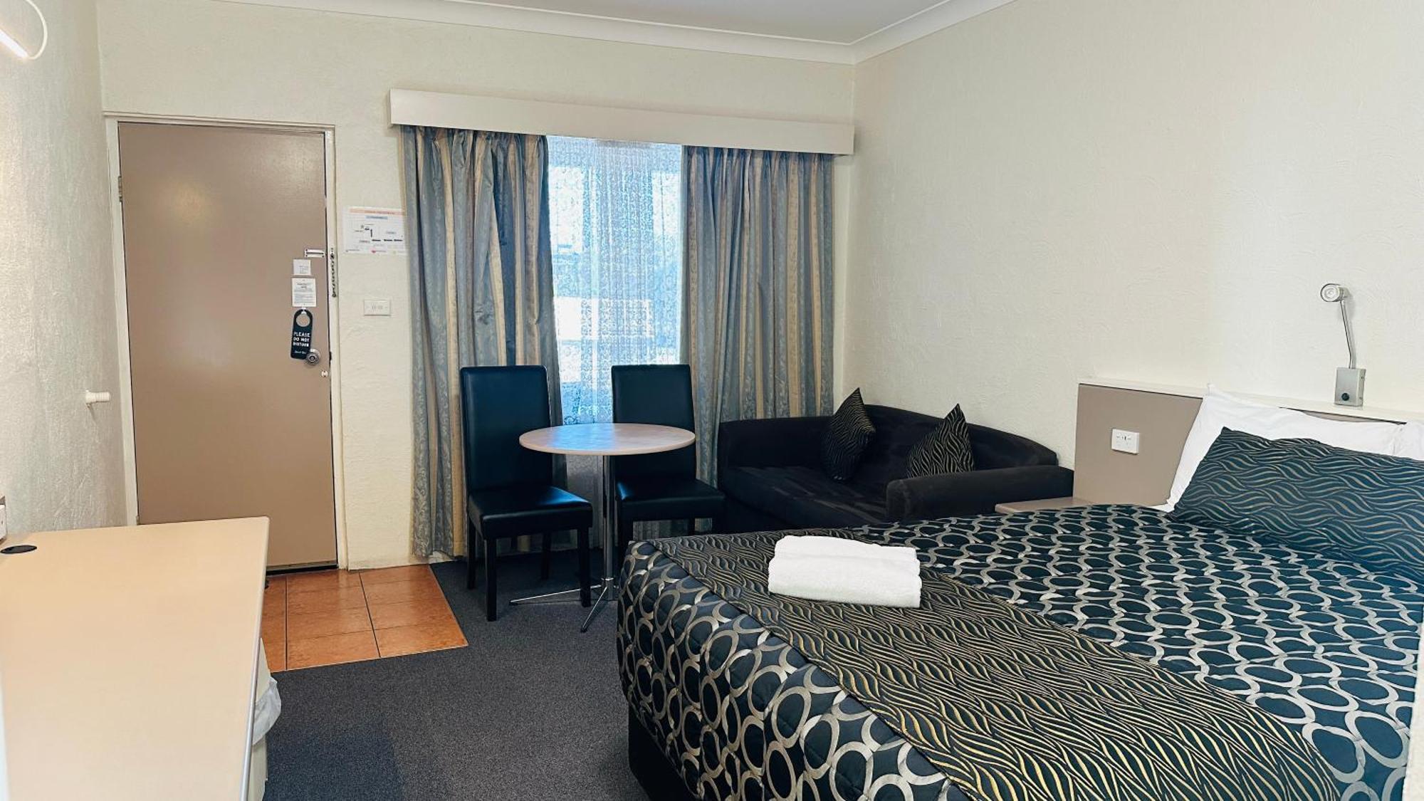 אינברוול Sapphire City Motor Inn מראה חיצוני תמונה