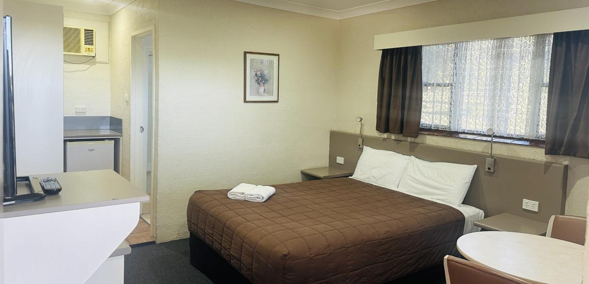 אינברוול Sapphire City Motor Inn מראה חיצוני תמונה
