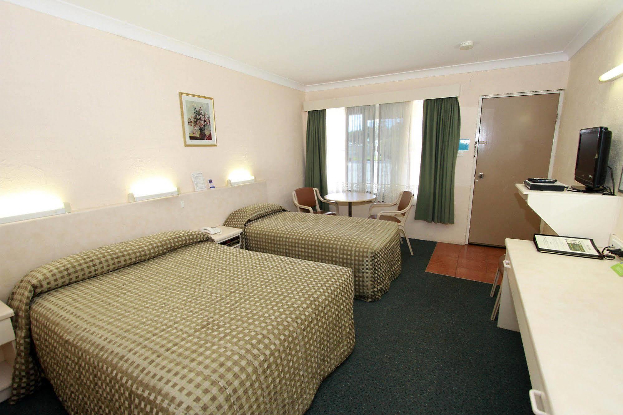 אינברוול Sapphire City Motor Inn מראה חיצוני תמונה