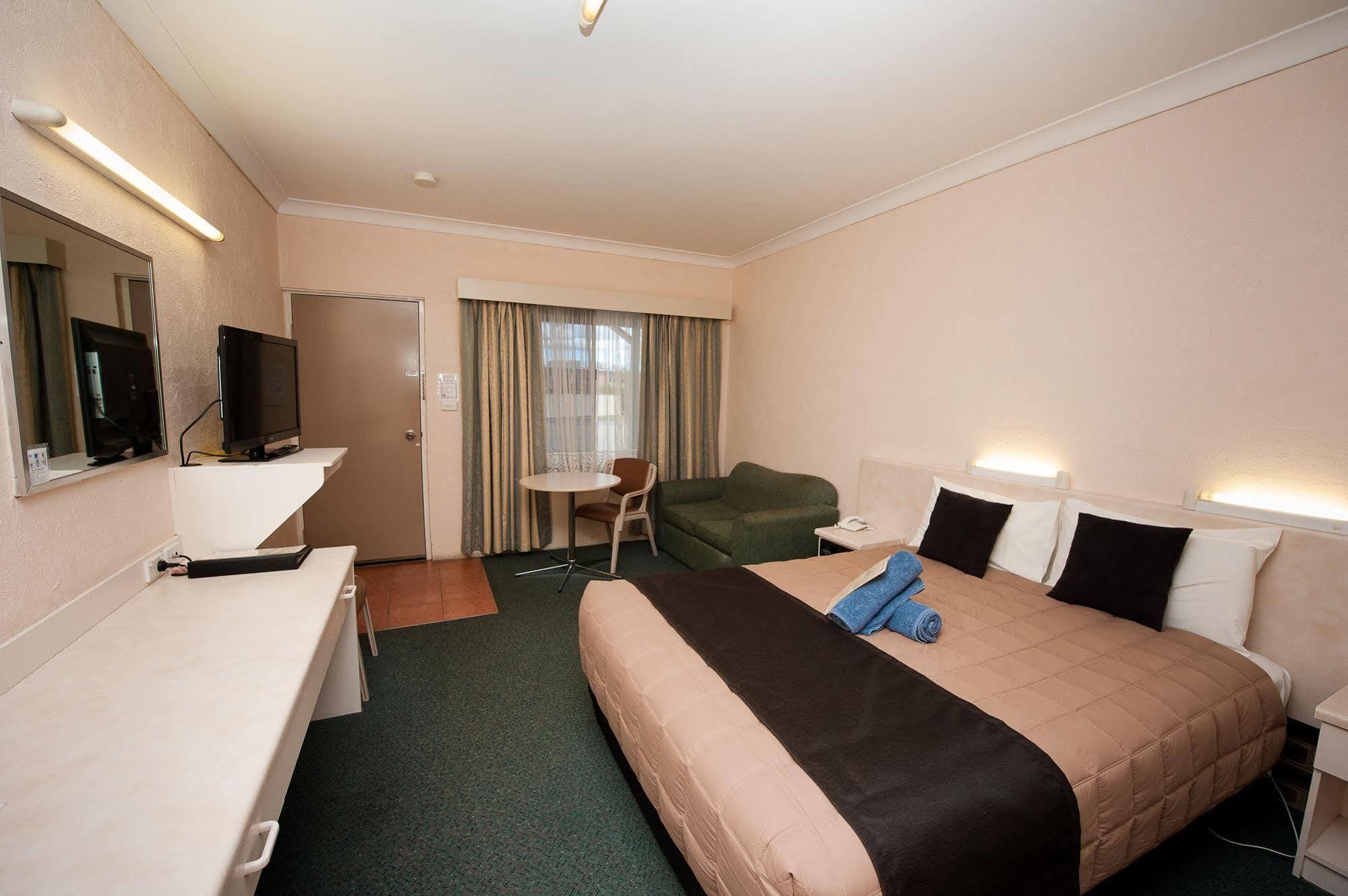 אינברוול Sapphire City Motor Inn מראה חיצוני תמונה