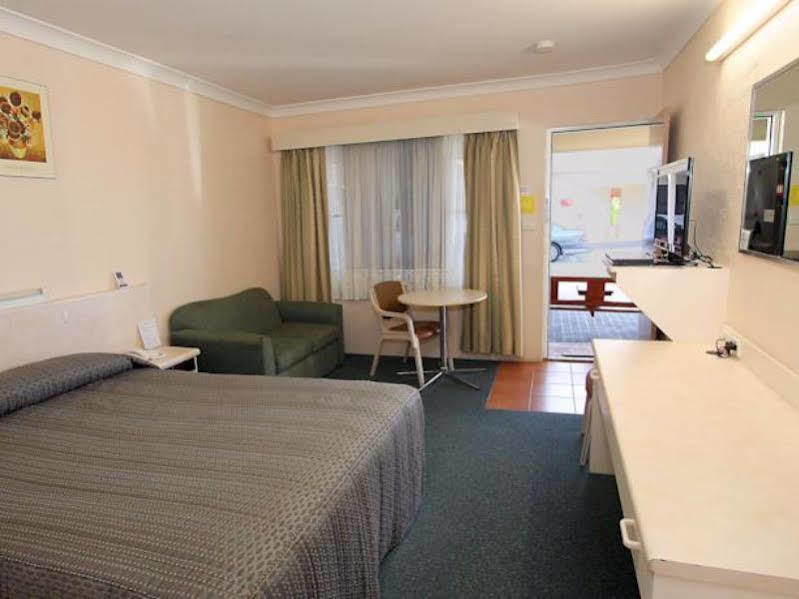 אינברוול Sapphire City Motor Inn מראה חיצוני תמונה